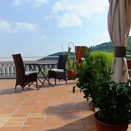 Ca Novecento Bed and Breakfast *